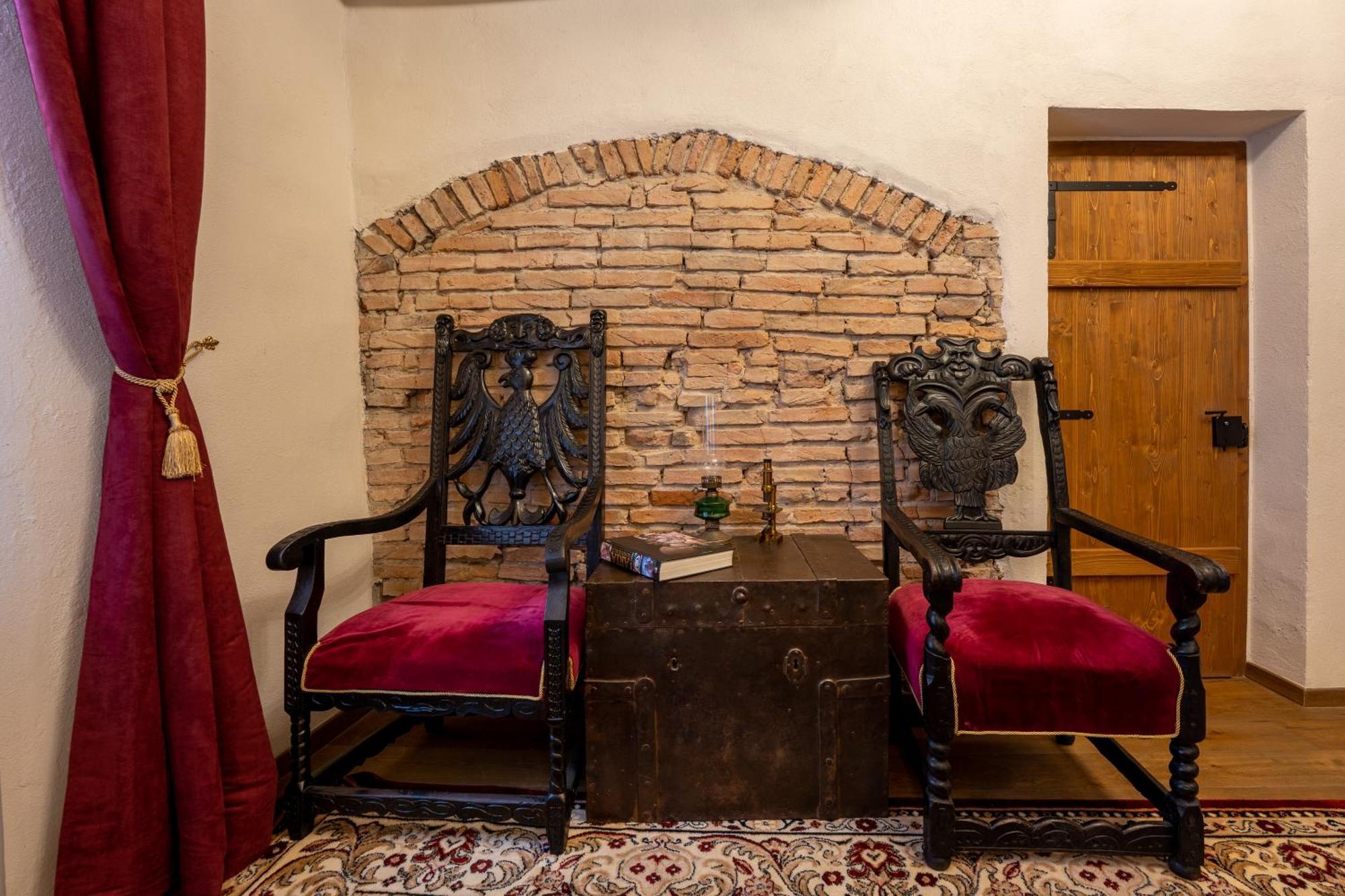 The Throne - M Museum Hotel Sighisoara Exterior photo