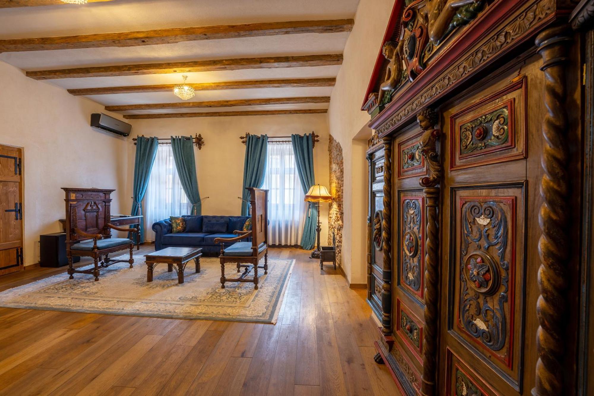 The Throne - M Museum Hotel Sighisoara Exterior photo