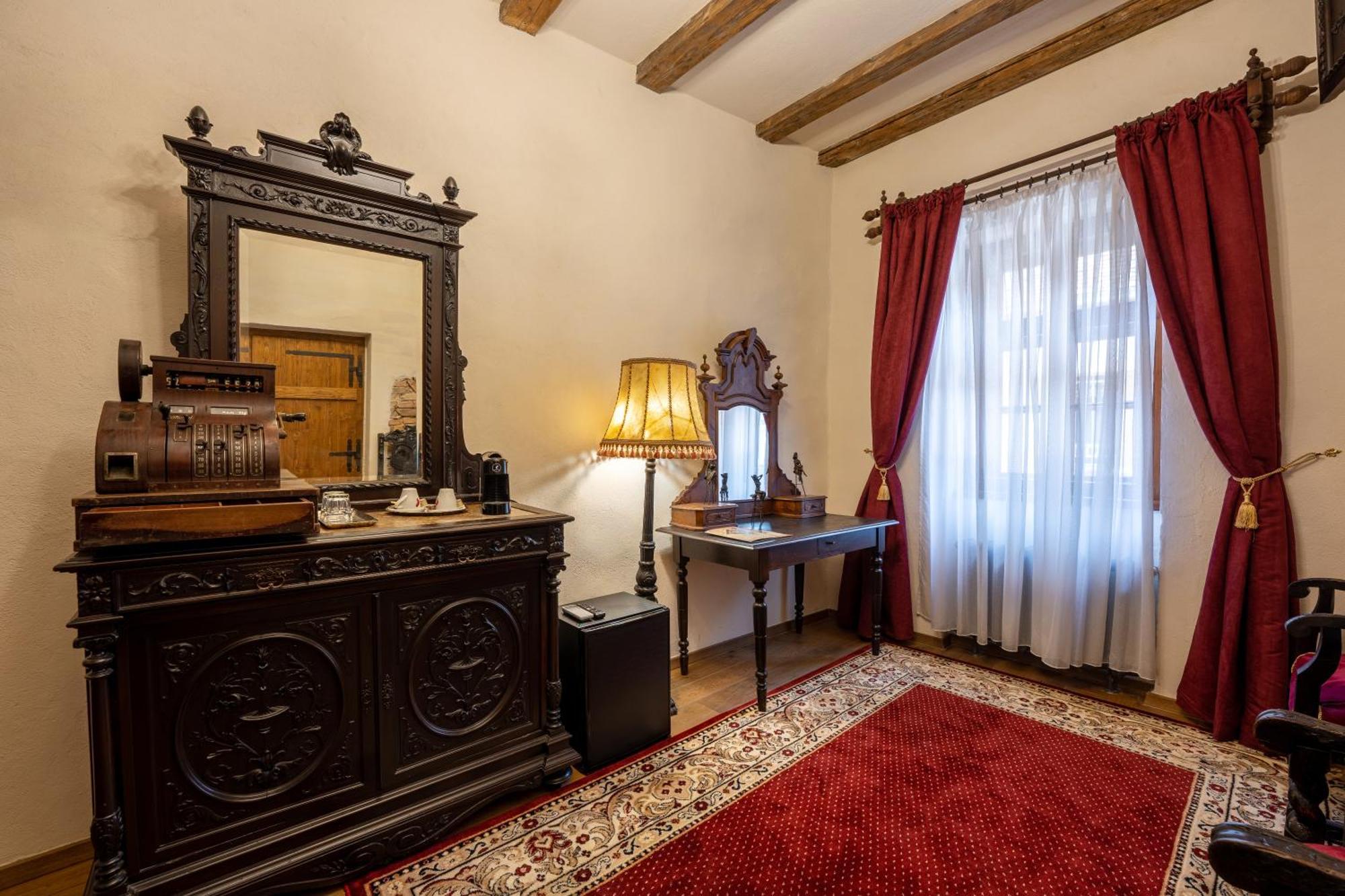 The Throne - M Museum Hotel Sighisoara Exterior photo
