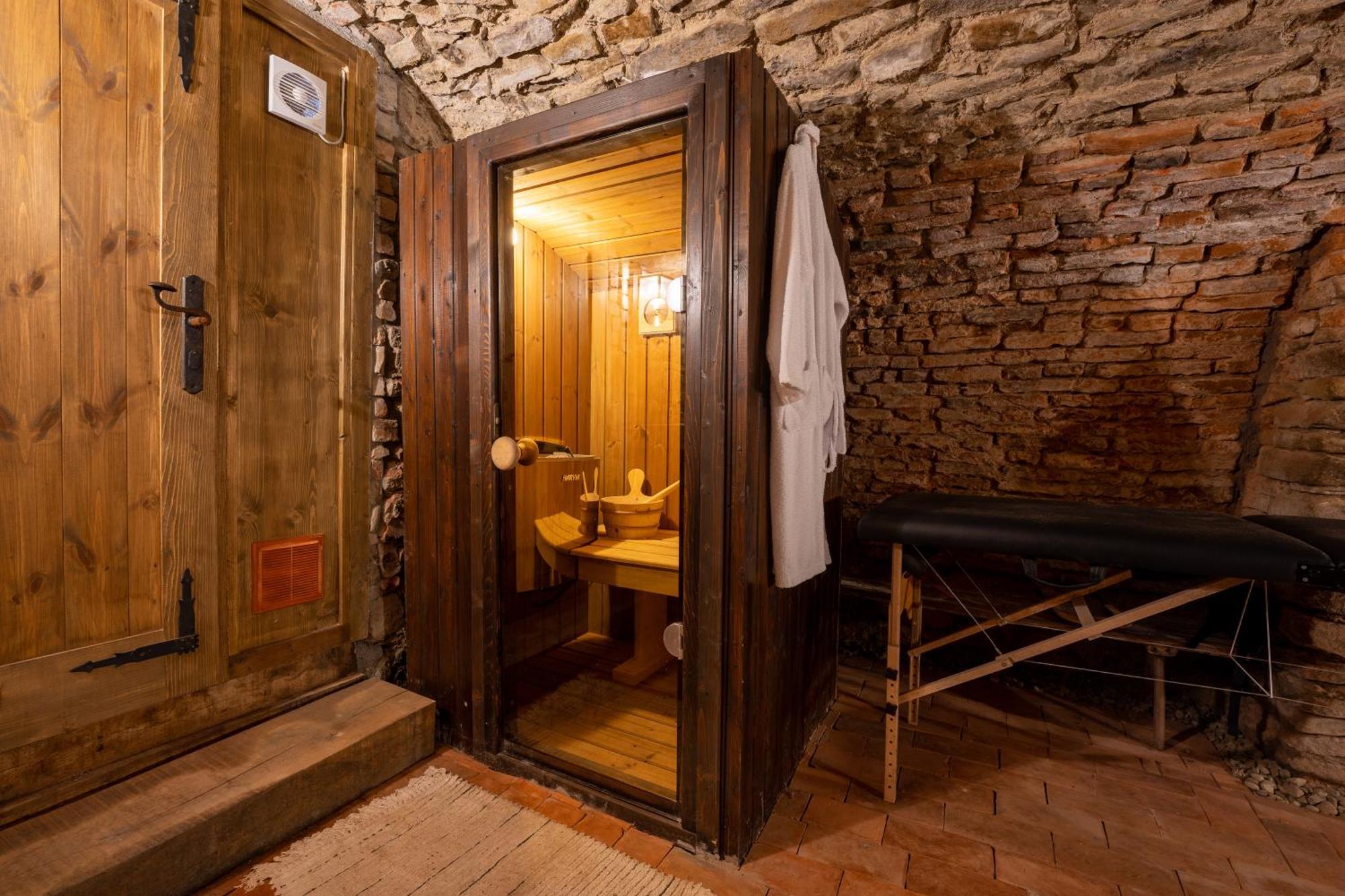 The Throne - M Museum Hotel Sighisoara Exterior photo