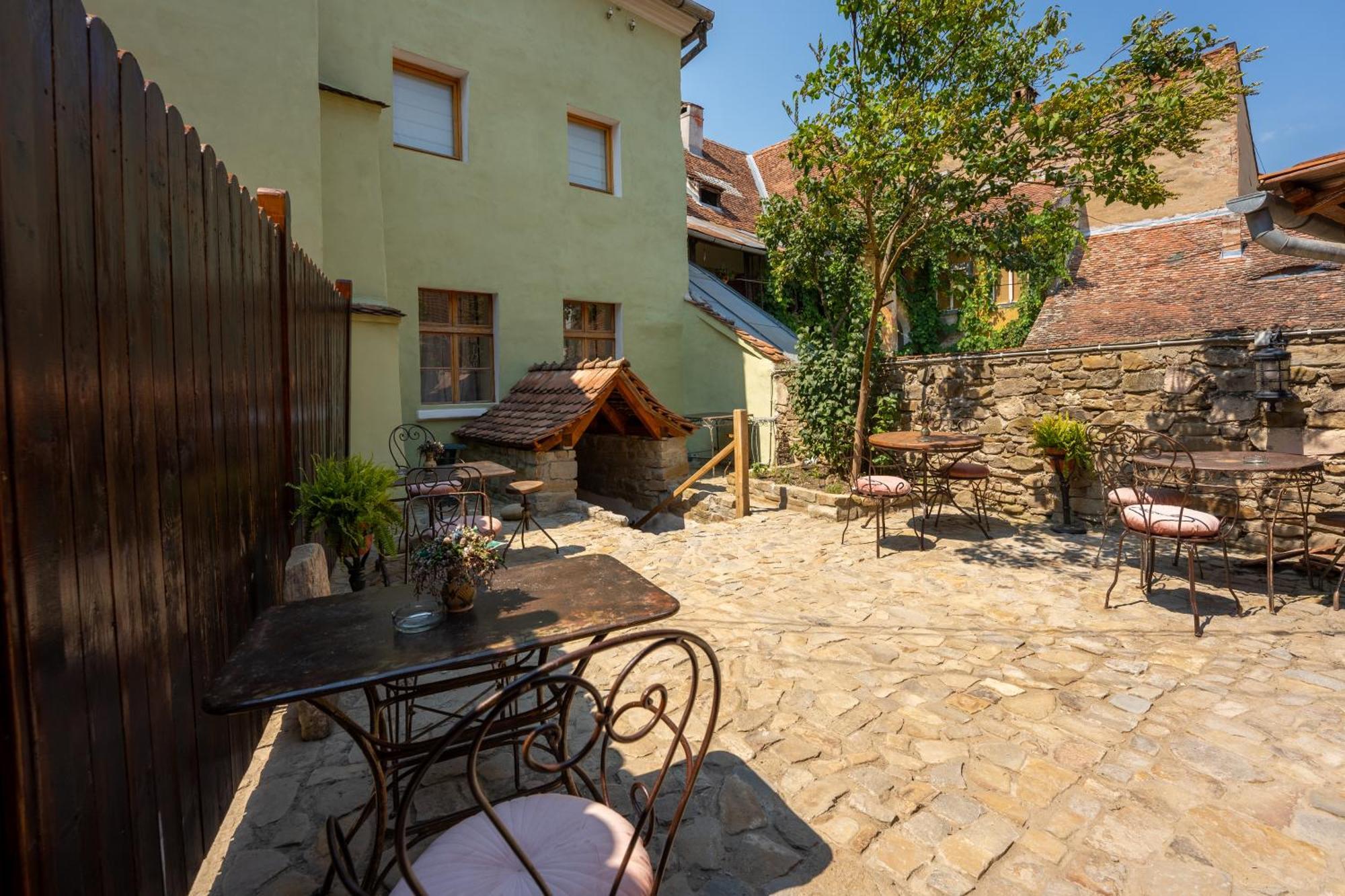 The Throne - M Museum Hotel Sighisoara Exterior photo