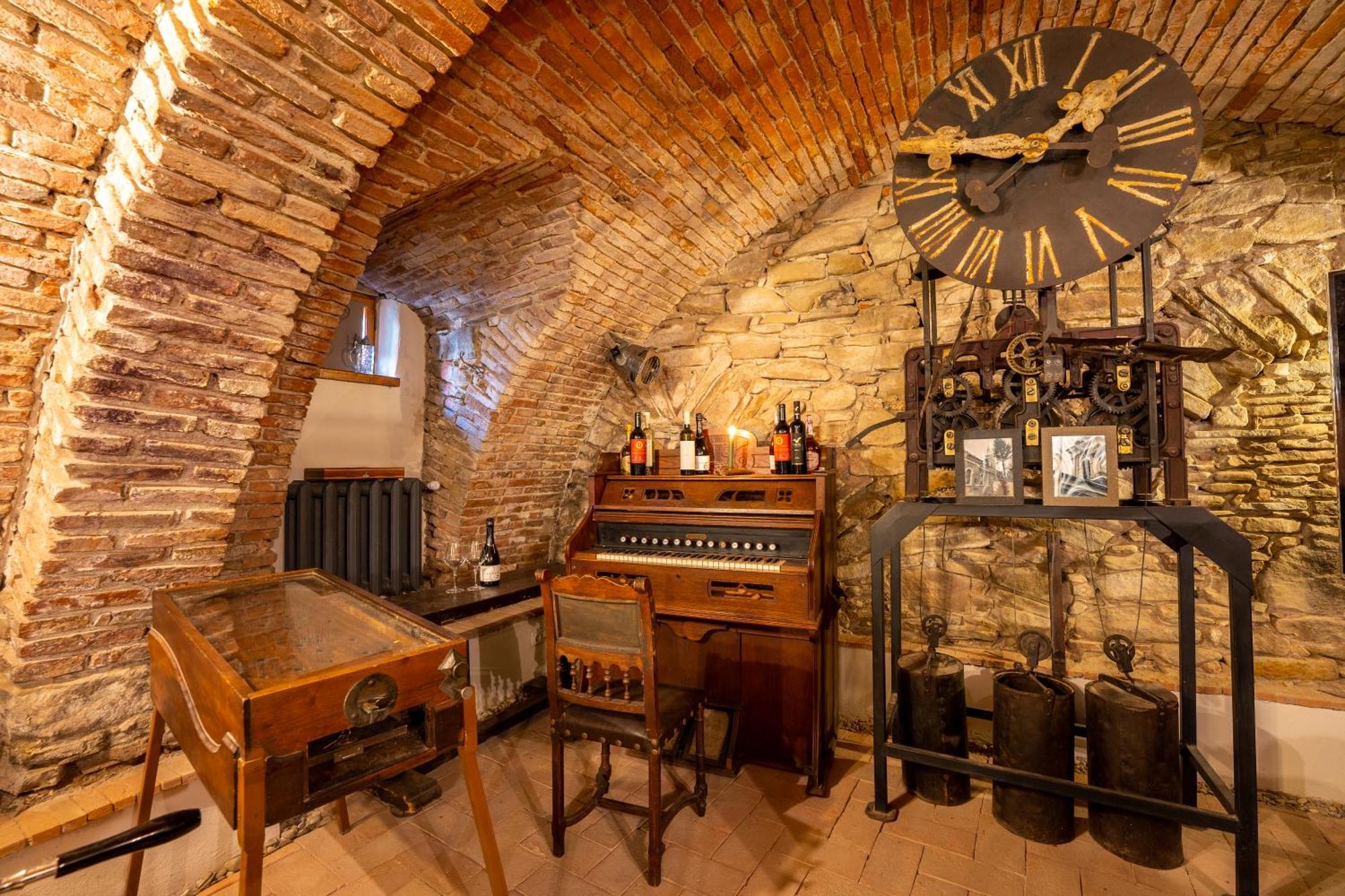 The Throne - M Museum Hotel Sighisoara Exterior photo
