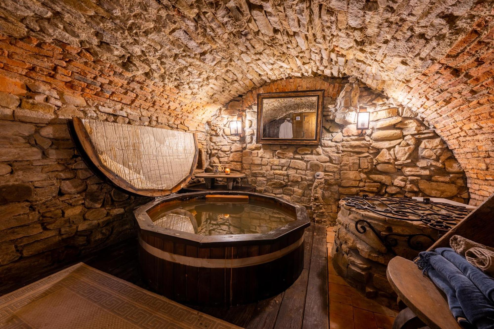 The Throne - M Museum Hotel Sighisoara Exterior photo